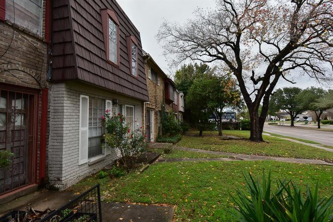 Foto del edificio - 7422 S Gessner Rd