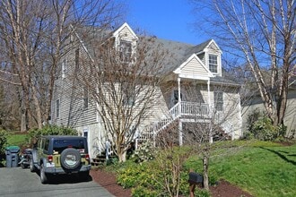 Building Photo - 755 King St