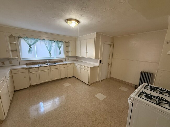 Foto del edificio - 60-62-62 Acushnet Ave