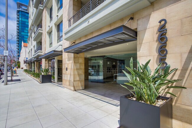 Building Photo - 2665 5th