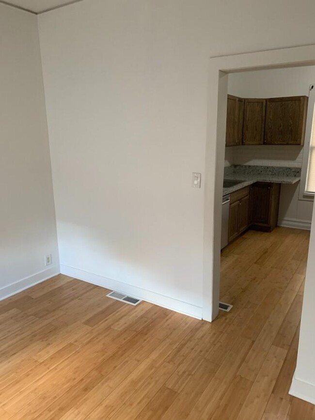 Building Photo - 3 bedroom in Chicago IL 60641