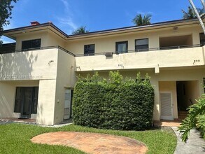 Building Photo - 32 Camden Dr