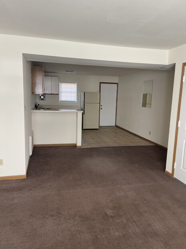 Foto del edificio - 1615 Sylvan Ln