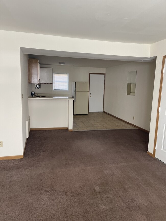 Building Photo - 1615 Sylvan Ln