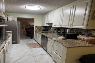 Building Photo - 8230 9th Ct