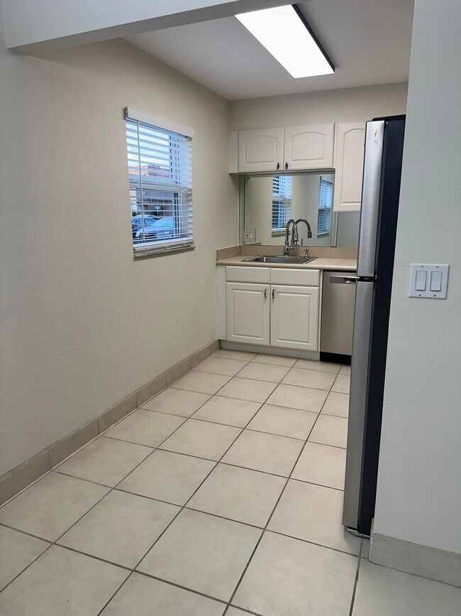 Foto del edificio - 344 Brittany Ave