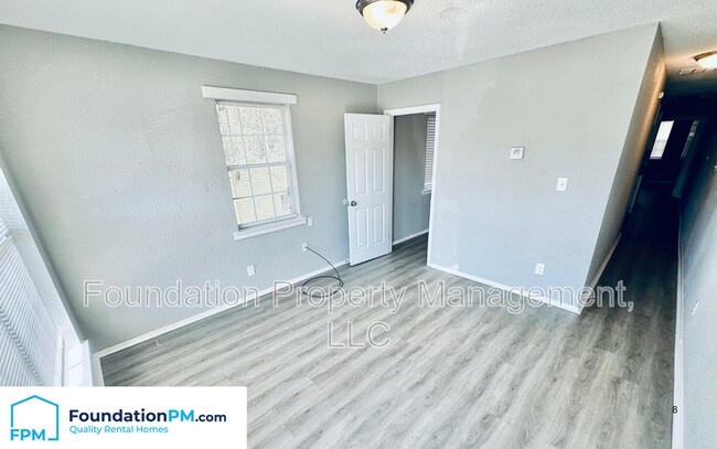 Foto del edificio - 276 W Davant Ave