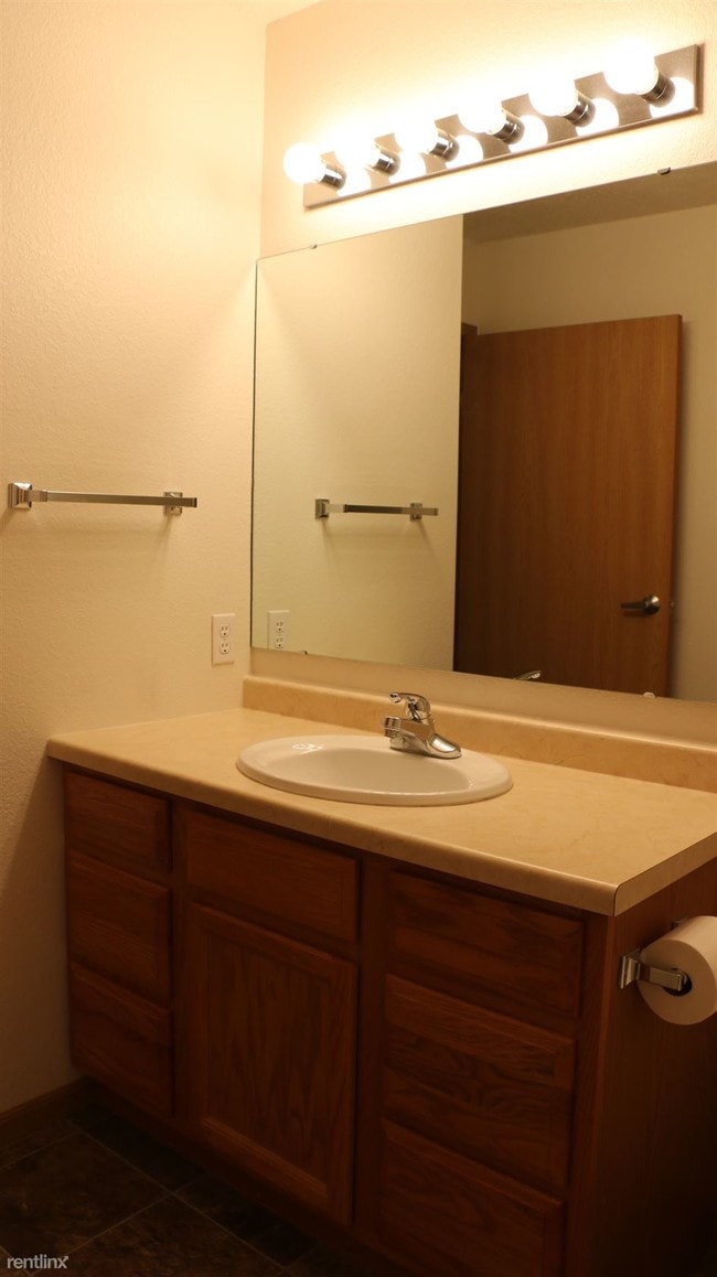 Building Photo - 2 br, 2 bath Townhome - Belsly VII Townhomes