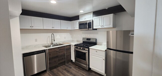 Foto del edificio - 8368 Kent Dr