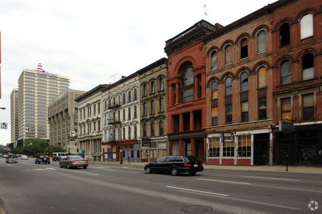 Building Photo - 123 W Main St