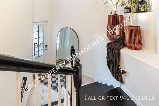 Building Photo - 5623 N Honore Ave