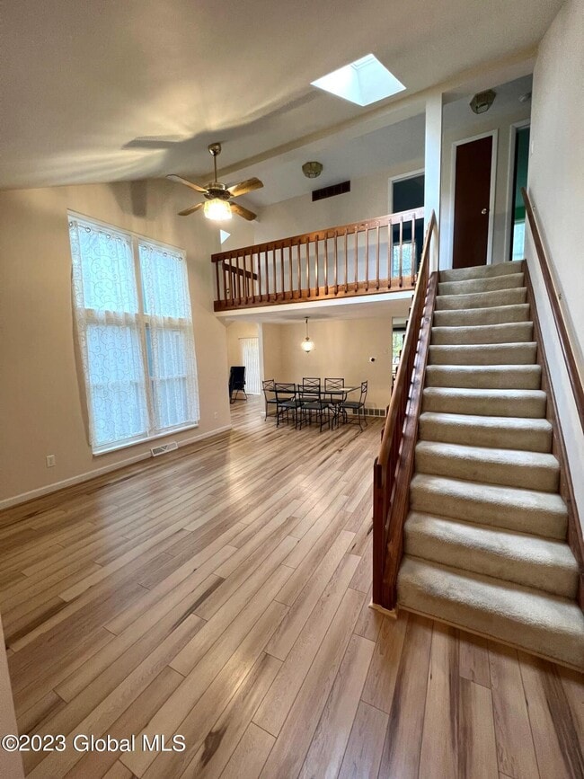 Building Photo - 13 Meadow Rue Pl