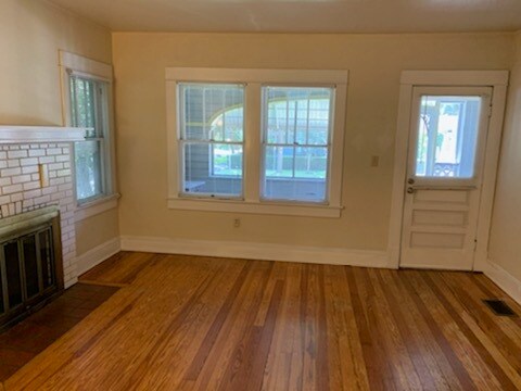 Living Room - 1015 E Washington St