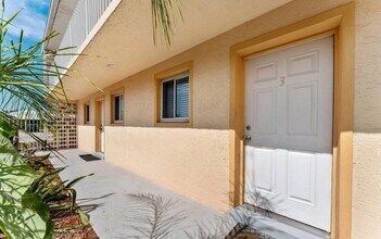 Building Photo - 211 Circle Dr