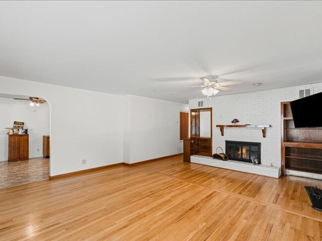 Building Photo - Spacious 3-Bedroom Home with Oversized Garage Space!