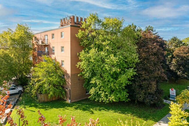 Photo du bâtiment - 1030 Pearson Drive