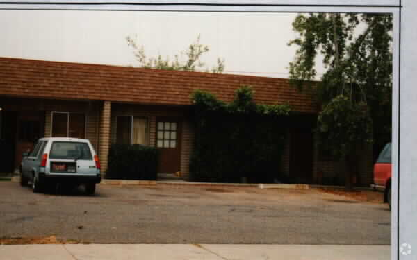 Foto principal - 225-231 S Hardy Dr