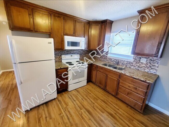 Foto del edificio - Nicely updated duplex near Kansas City schools-Available NOW!!