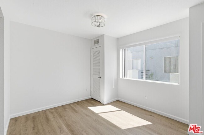 Foto del edificio - 1002 N Edgemont St