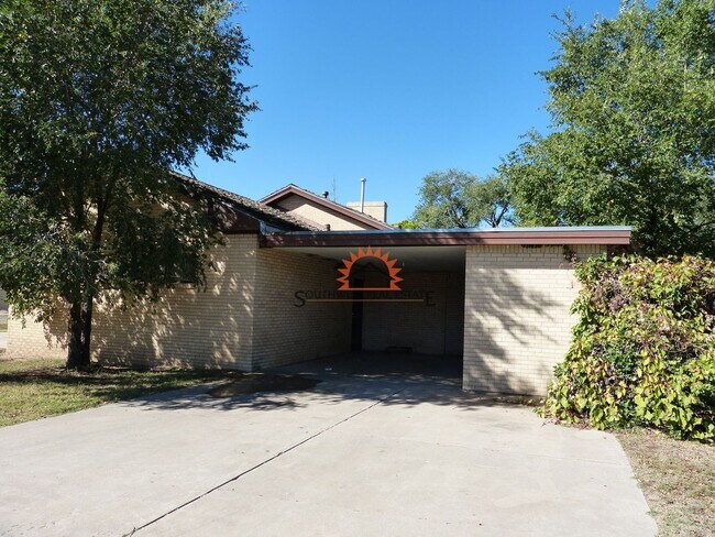 Building Photo - Charming 3 Bed 2 bath