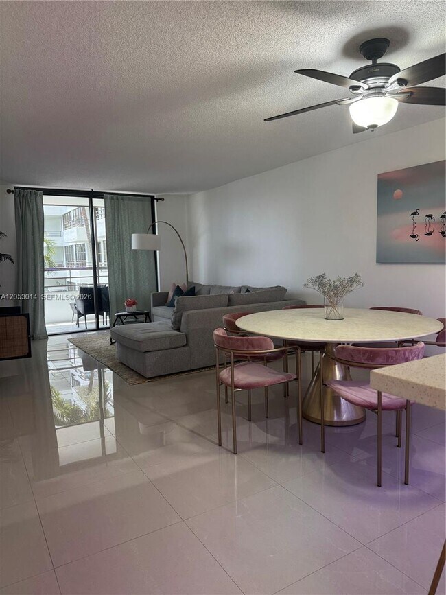 Foto del edificio - 600 Three Islands Boulevard