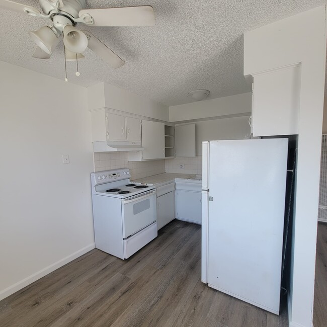 Building Photo - 1321 E San Bruno Ave