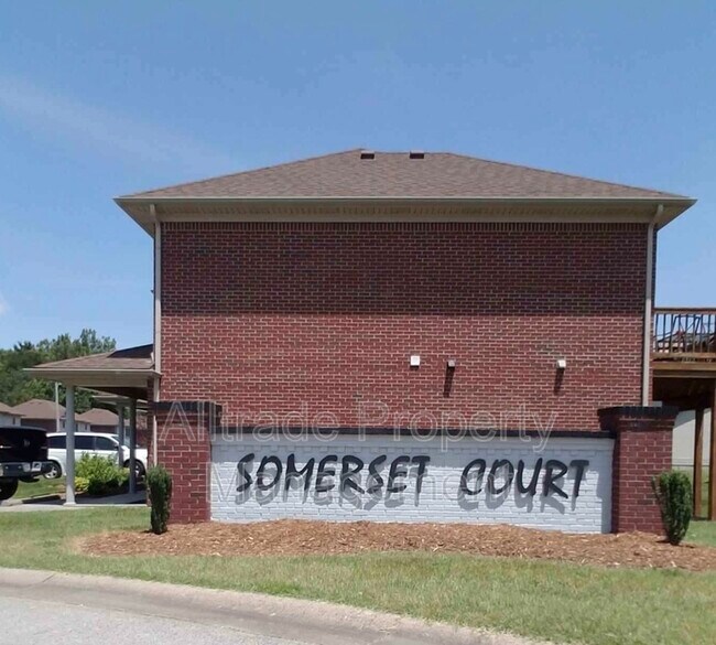 Building Photo - 1301 Somerset Ct