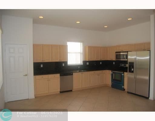 Building Photo - 7953 NW 70th Ave