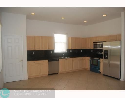 Foto del edificio - 7953 NW 70th Ave