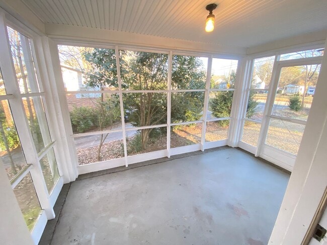 Building Photo - 2bed/1ba House off Union St S. of Downtown Concord close to McAllister Elementary