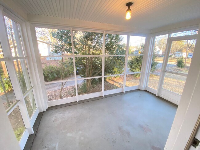 Foto del edificio - 2bed/1ba House off Union St S. of Downtown Concord close to McAllister Elementary