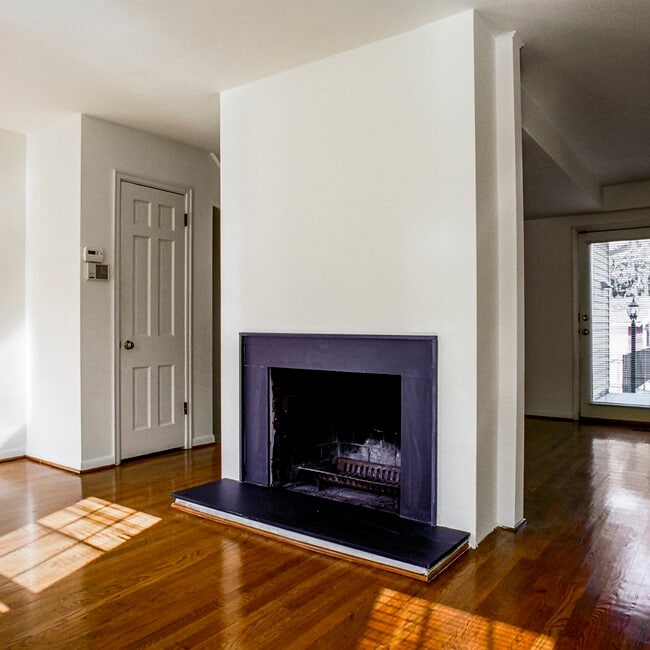 Building Photo - 6407 Howe St