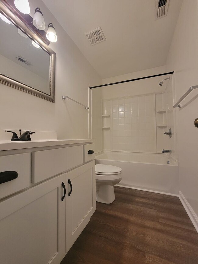 Building Photo - 2 bedroom 2 full bath condo