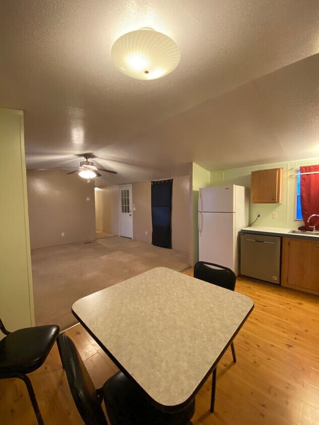 Building Photo - Mobile Home