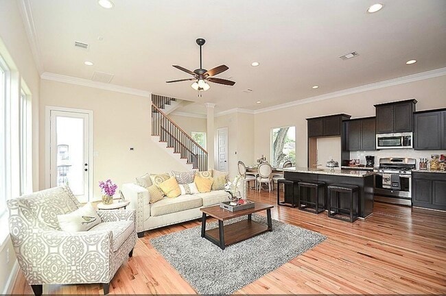 Foto del edificio - 1548 W 23rd St