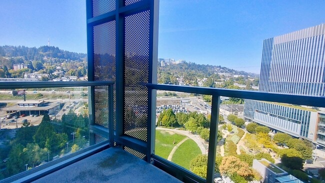 Building Photo - **HOLIDAY SPECIAL OWNER WILL PAY MOVE IN/O...