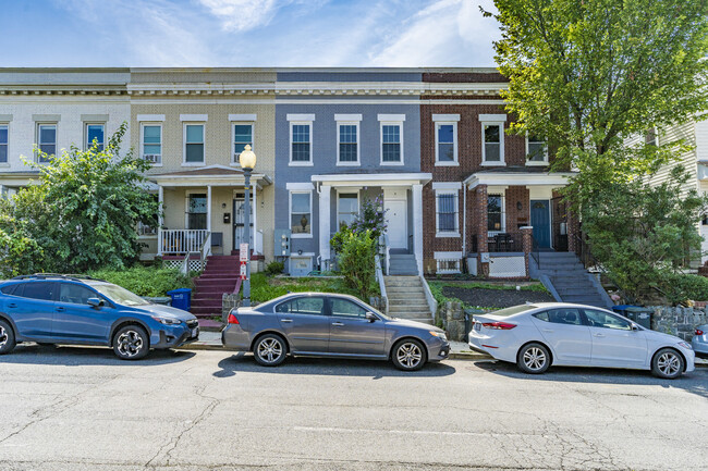 Building Photo - 710 Columbia Rd NW