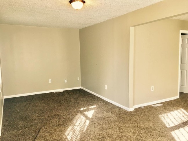 Building Photo - 4022 E 68th Terrace