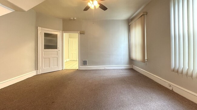 Building Photo - 5652 Addison St