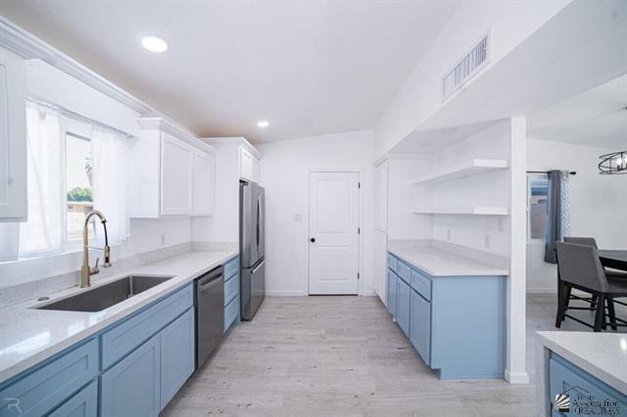 Foto principal - HALF OFF 1ST MONTHS RENT $$$ Immaculately ...