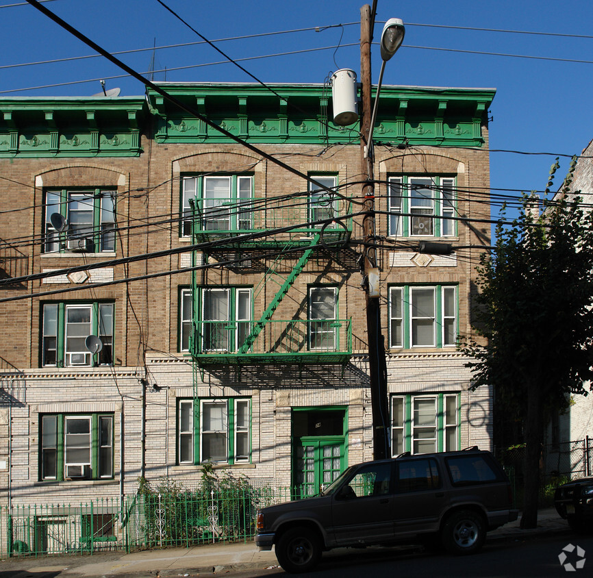 Building Photo - 24 Broadway