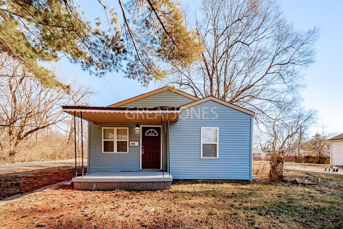 Primary Photo - 1733 N Gladstone Ave