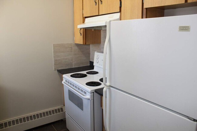 Building Photo - Eileen Manor Apartments