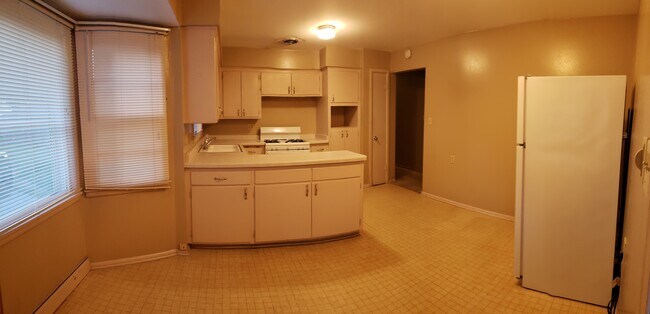 Kitchen - 2855 S 58th St
