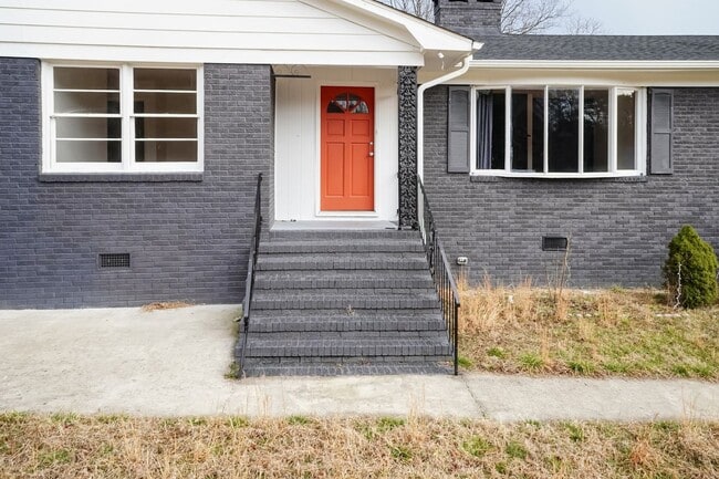 Building Photo - Huge Four Bedroom Home!