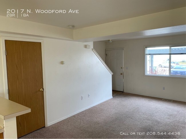 Building Photo - Woodford Townhome Style Apartments