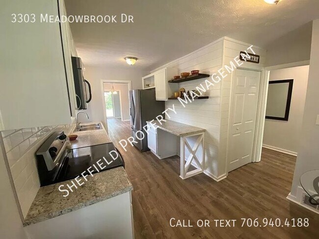 Building Photo - 3303 Meadowbrook Dr.