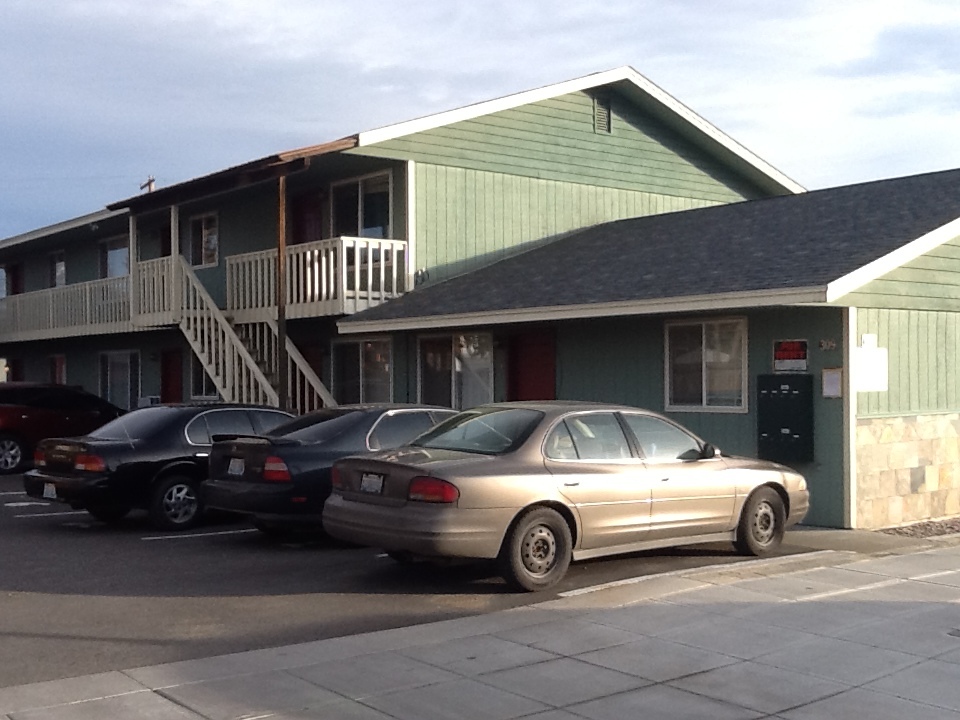 EXTERIOR - 309 Division St