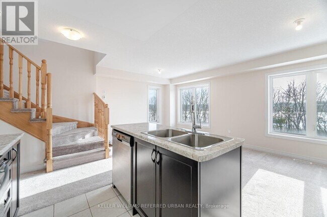 Photo du bâtiment - 740-740 Linden Dr