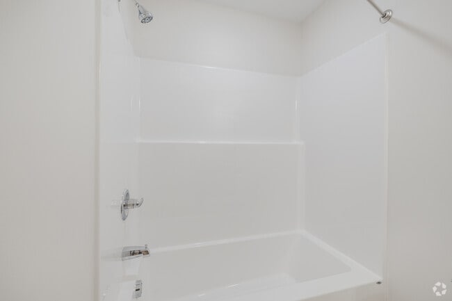 2BR, 2.5BA - 1,360SF - Second Bathroom - 420-432 Wren Crest Ln
